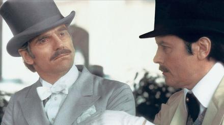 Jeremy Irons und Alain Delon als Proust-Figuren Swann und Baron de Charlus in Volker Schlöndorffs Verfilmung „Eine Liebe von Swann“.