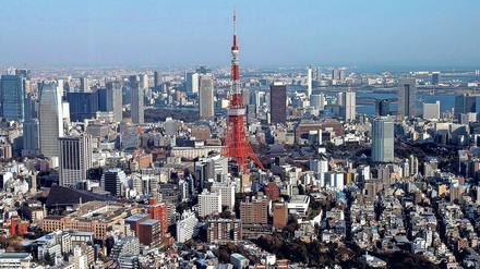 Richtete gerade die Olympischen Spiele aus: Das japanische Tokio, hier eine Ansicht mit dem 332,6 Meter hohen Tokyo Tower.