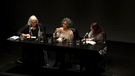 Impression aus dem letzten Jahr. Die indische Schriftstellerin Arundhati Roy im Gespräch mit Literaturkritikerin Gabriele von Arnim (l.).