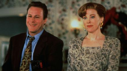 John Heard, hier an der Seite von Catherine O'Hara als Vater von Kevin McCallister im "Kevin - Allein zu Haus"-Sequel "Lost in New York", 1992.