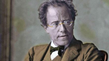 Gustav Mahler (1860 -1911) auf einer kolorierten Porträtaufnahme von Moritz Nähr (undatiert). 
