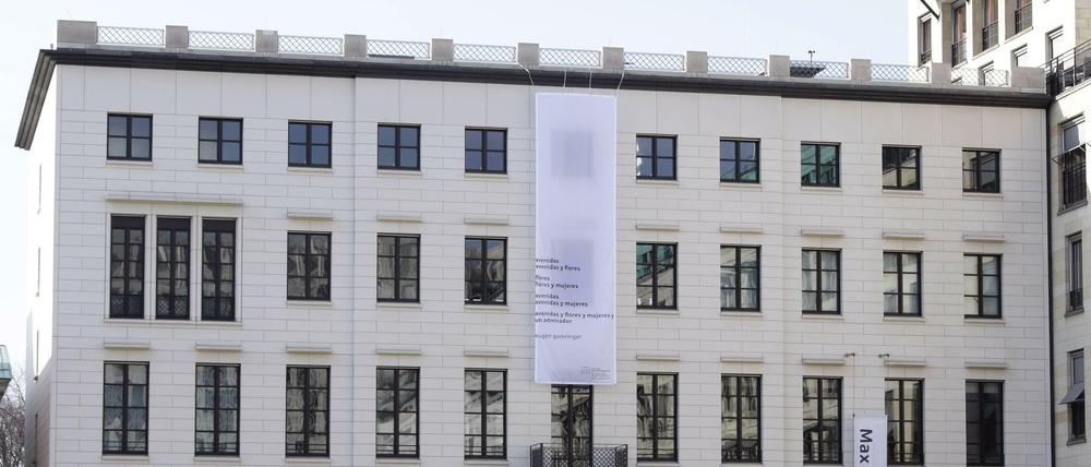 Das Max Liebermann Haus am Pariser Platz beherbergte im März unter anderem eine von Pascal Decker moderierte Diskussion über das umstrittene Eugen-Gomringer-Gedicht "Avenidas". 