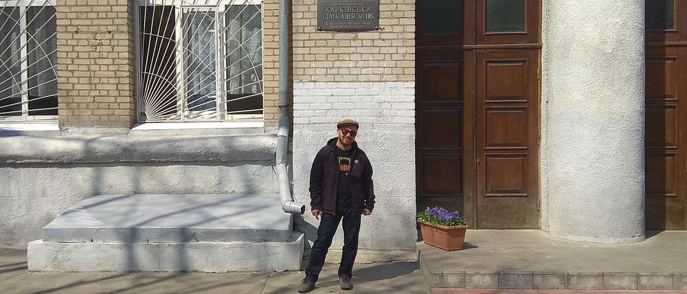 Yuriy Gurzhy vor der Schule Nr. 116 in Charkiw.