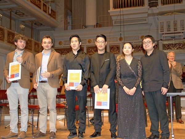Preisträger und Preisträgerin im Fach Viola(von links): Timothy Ridout , Premyslaw Pujanek, Lee, Sejune Kim, Sara Kim, Diyang Mei