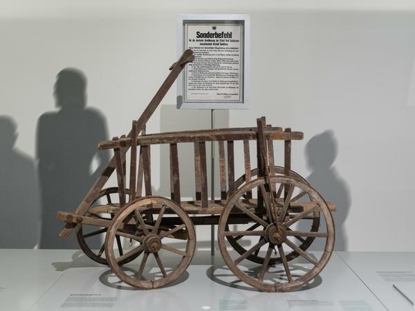 Der Leiterwagen einer kroatischen Familie, eines von 700 Objekten der Ausstellung, ist stummer Zeuge einer Fluchtgeschichte.