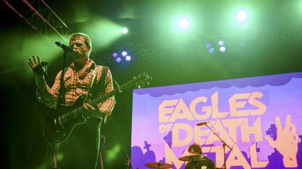 Die Rockband Eagles of Death Metal während eines Auftritts auf dem Supreme at Shrine Auditorium-Festival in Los Angeles.