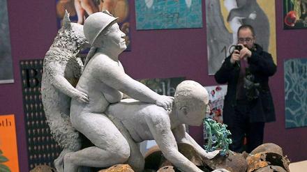 Skulptur zeigt Ex-König Juan Carlos beim Analverkehr mit einer Gewerkschafterin.