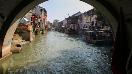 Wo einst das kulturelle Herz Chinas schlug. Blick in einen Kanal des heutigen Suzhou in der Provinz Jiangsu.
