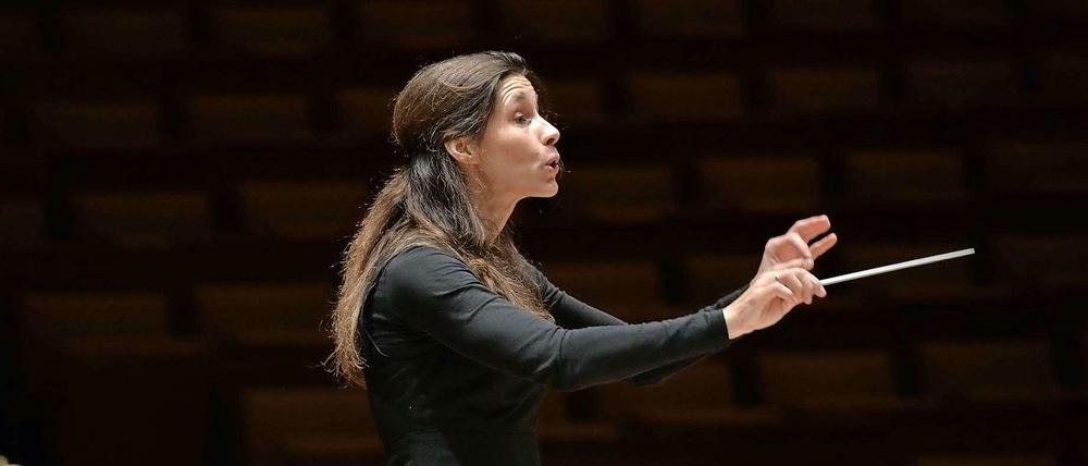 Spannung halten: Dirigentin Kerstin Behnke