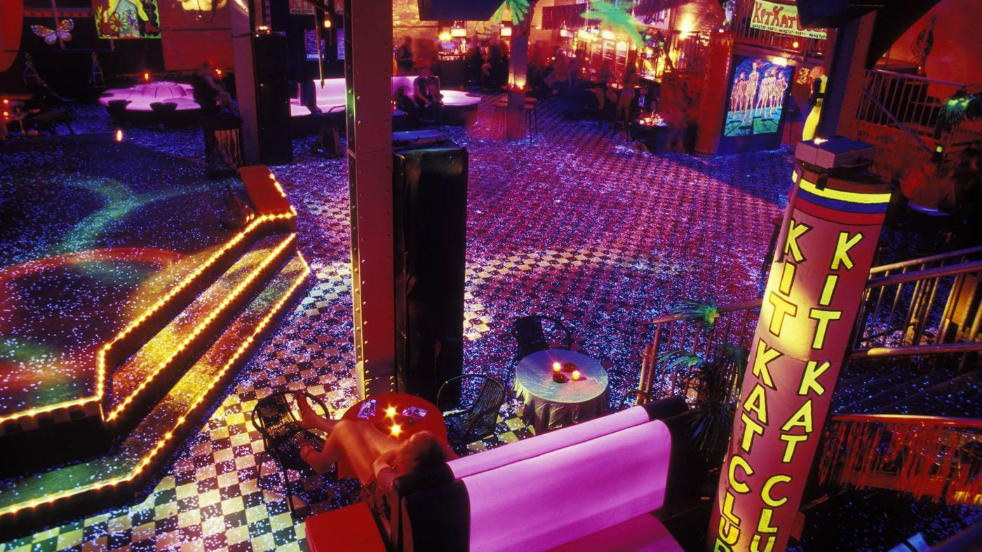KitKatClub als Spielplatz für Erwachsene Eine Nacht mit Süßigkeiten, Techno und Bondage Foto Foto