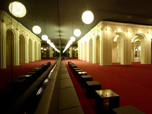 Das von Stephan Braunfels umgestaltete Foyer der Komische Oper.