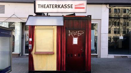 Kultur in Zeiten von Corona: Geschlossene Theaterkasse in Berlin 