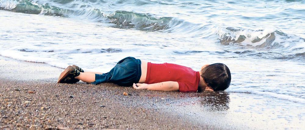 Ikonisch. Das Bild des toten Alan Kurdi wurde zum Symbol für die humanitäre Notlage im Sommer 2015.