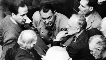 Hermann Göring, Rudolf Heß und Joachim von Ribbentrop beim Nürnberger Kriegsverbrecherprozess.
