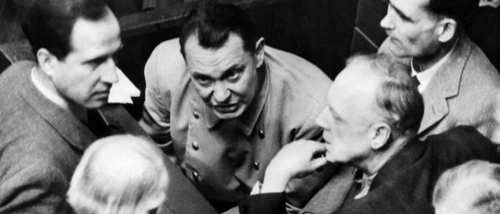 Hermann Göring, Rudolf Heß und Joachim von Ribbentrop beim Nürnberger Kriegsverbrecherprozess.