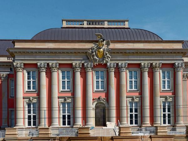 Blick auf die Fassade des Landtages im Stadtschloss Potsdam. Das Schloss der preußischen Könige in der historischen Mitte Potsdams wurde nach den Plänen des Dresdner Architekten Peter Kulka wieder aufgebaut.