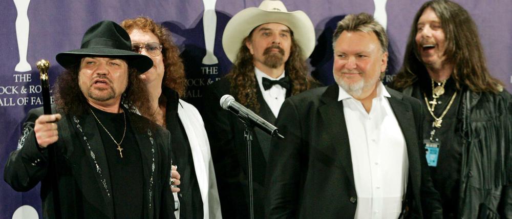 2006 werden Lynyrd Skynyrd in die Rock'n'Roll Hall of Fame aufgenommen. Zweiter von rechts: Ed King.