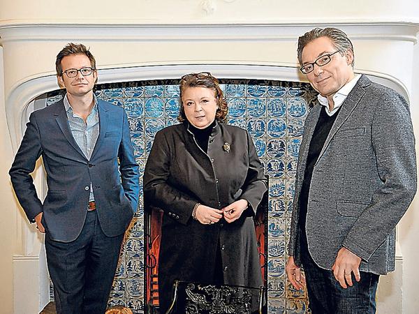 Florian Illies (links) mit Markus Krause und Micaela Kapitzky in der Villa Grisebach.
