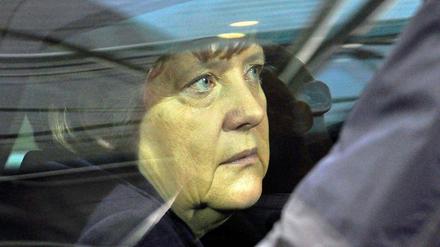 Blick durch die Scheibe. Angela Merkel macht es wie die meisten westlichen Staatschefs: Zur Lage in Ägypten äußert sich die Bundeskanzlerin, wenn überhaupt, nur zurückhaltend.