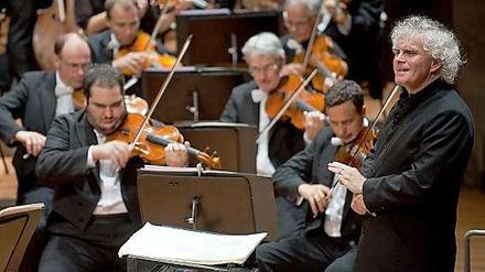 Der Maestro und sein Ensemble: Simon Rattle und die Berliner Philharmoniker.