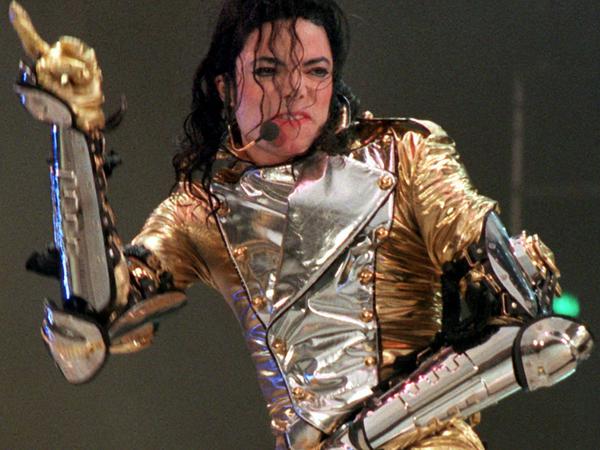 Auch zum "King of Pop" Michael Jackson (hier 1997) gibt es neue, konkrete Vorwürfe der Pädophilie. Kann man auf seine Musik jetzt noch tanzen? 