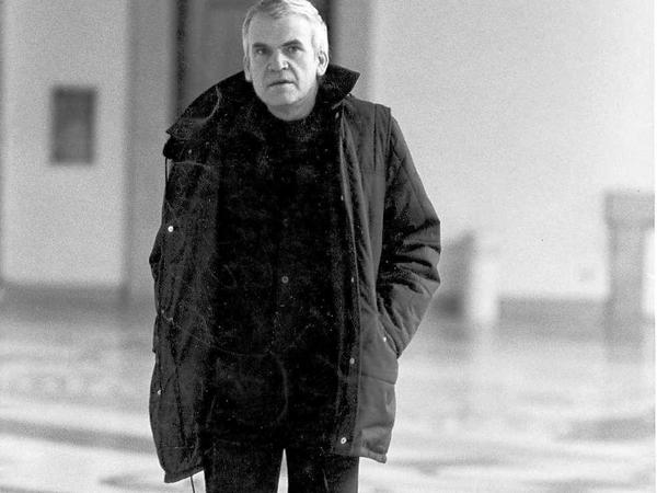 Von Prag nach Paris. Milan Kundera 1981.