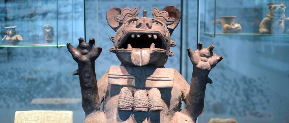 Steh uns bei. Die Skulptur eines altmexikanischen Fledermausgottes stammt aus dem Ethnologischen Museum Berlins.