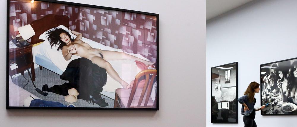 Neuauflage: "Sunhee" (l, 1993), "Ca'del Bosco" (r, 1989) und "Rue Aubriot (1977) im Museum für Fotografie der Helmut Newton Stiftung in Berlin, anlässlich ihres zehnjährigen Bestehens.