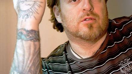 Der russische Sänger Evgeny Nikitin (38) war vor 20 Jahren Metal-Schlagzeuger und hat sich damals Tattoos stechen lassen, darunter auch Nazi-Symbole