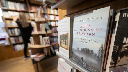 Eins der für den Sachbuchpreis der Leipziger Buchmesse nominierten Bücher: Christiane Hoffmanns "Alles, was wir nicht erinnern. Zu Fuß auf dem Fluchtweg meines Vaters"