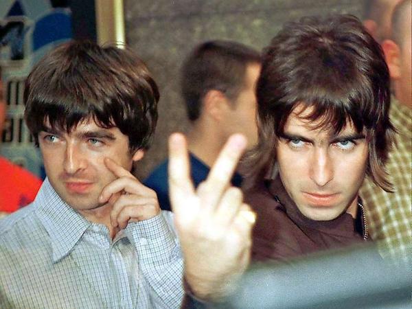 Duo Infernale. Die Brüder Gallagher in New York 1996. Noel (links) hat entschieden, die Band zu verlassen. Er tut es dann doch erstmal nicht. 