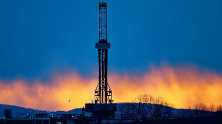 Der Bohrturm einer Ölförderplattform in Pennsylvania, USA, die nach dem Prinzip des "Fracking" arbeitet.