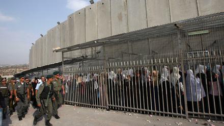 Alltag in Israel und Palästina: Szene an einem Checkpoint in der Westbank nahe Betlehem