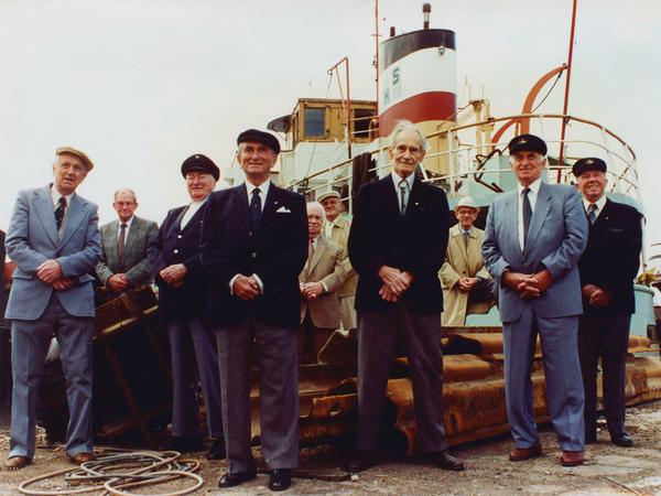 Ahoi, Kameraden. In "La Paloma" (1988), der jetzt ebenfalls erstmals auf DVD vorliegt, erzählen elf Seemänner ihr Leben.