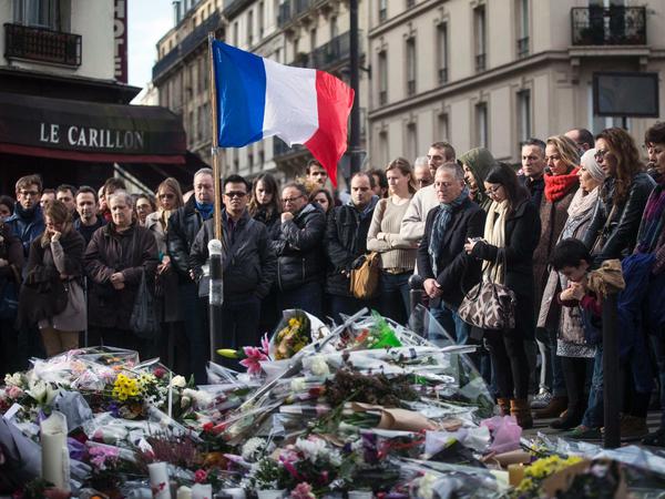 Getroffen. Pariser gedenken der Opfer der Anschläge vom 13. November