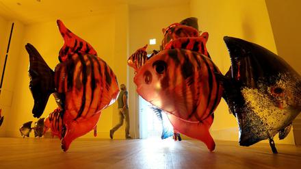 Philippe Parrenos Kunstwerk "My Room is Another Fish Bowl" im Martin-Gropius-Bau.