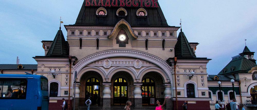 Der Bahnhof von Wladiwostok, der erste oder der letzte Halt auf der 9000 Kilometer langen Strecke der Transsibirischen Eisenbahn.