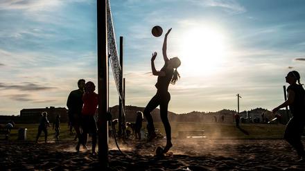 Sport wie immer. Volleyballspieler im Stockholmer Gardet Park am 20. April 2020. 