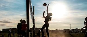 Sport wie immer. Volleyballspieler im Stockholmer Gardet Park am 20. April 2020. 