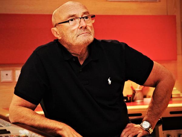 Der Musiker Phil Collins im Studio.