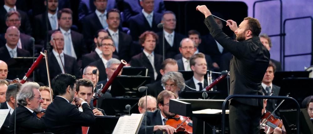 Wo sind die Frauen? Kirill Petrenko und die Berliner Philharmoniker bei einem Open-Air-Konzert vor dem Brandenburger Tor 2019.
