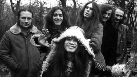 Can am 1. Dezember 1971 in Hamburg. Von links: Irmin Schmidt, Jaki Liebezeit, Michael Karoli, Ulli Gerlach, Holger Szukay und Damo Suzuki.