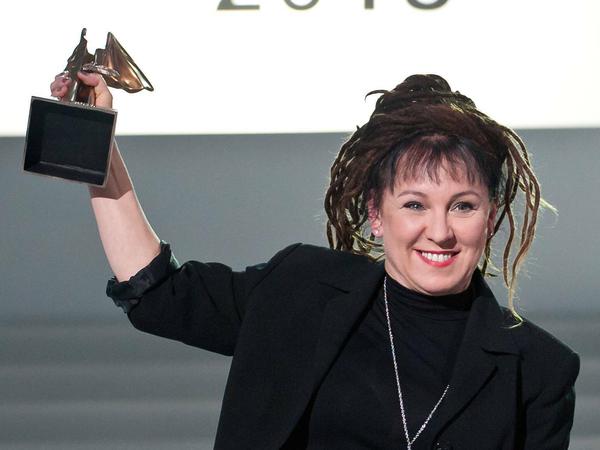Den Nike-Preis, die bedeutendste Literaturauszeichnung Polens, erhielt Olga Tokarczuk 2015. 