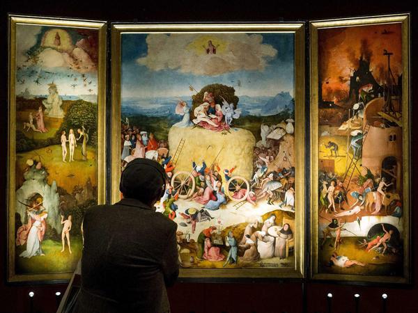 Das Vorbild: Blick auf das Gemälde "Der Heuwagen" in der aktuellen Ausstellung "Visions of a Genius" im Noordbrabants Museum in Den Bosch zum 500. Todestag des großen Malers. 