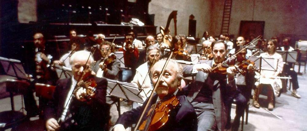 Szene aus Federico Fellinis Film "Orchesterprobe" (1978).