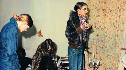 Tanzen gehen. „At Luciano’s House“ (1973) ist ihm Rahmen der Retrospektive von Franz Gertsch im Kunst Lager Haas zu sehen. 