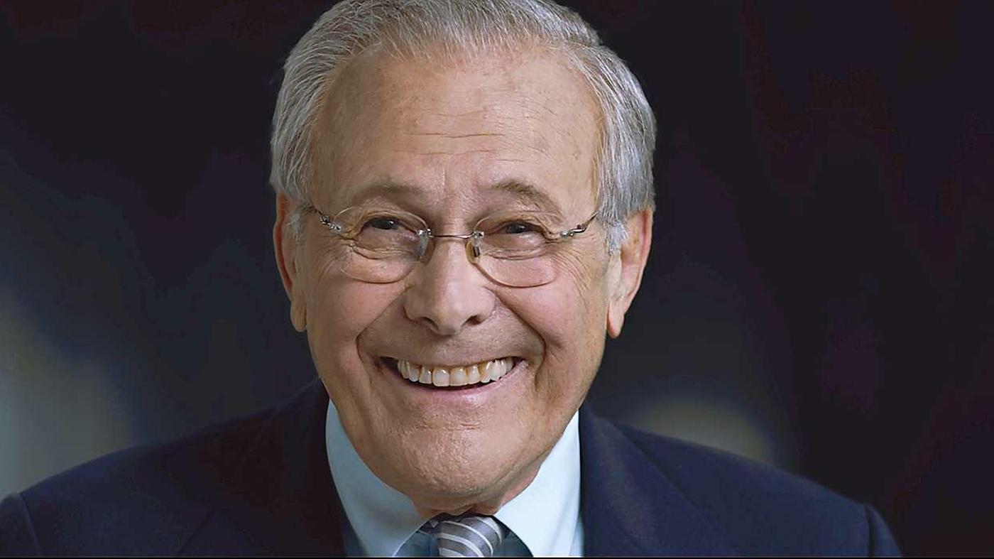 Donald Rumsfeld lächelt alles weg in der Doku