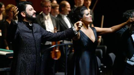 Yusif Eyvazov und Anna Netrebko beim Schlussapplaus der Oper "Adriana Lecouvreur" im August bei den Salzburger Festspielen.