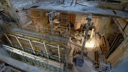 Einblick in den Bühnenbereich der Staatsoper Unter den Linden im Januar 2014. 2015 sollen die Sanierungsarbeiten der Berliner Staatsoper abgeschlossen werden. Wann genau, kann keiner sagen.