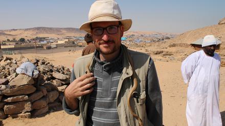 Archäologe Robert Kuhn bei einer Ausgrabung.